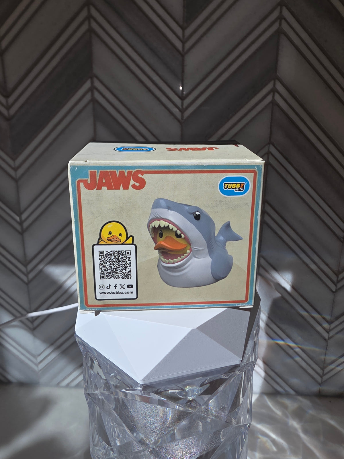 TOYS: Universal Studios JAWS Movie Bruce the Shark Rubber Ducky Jeep Ducking