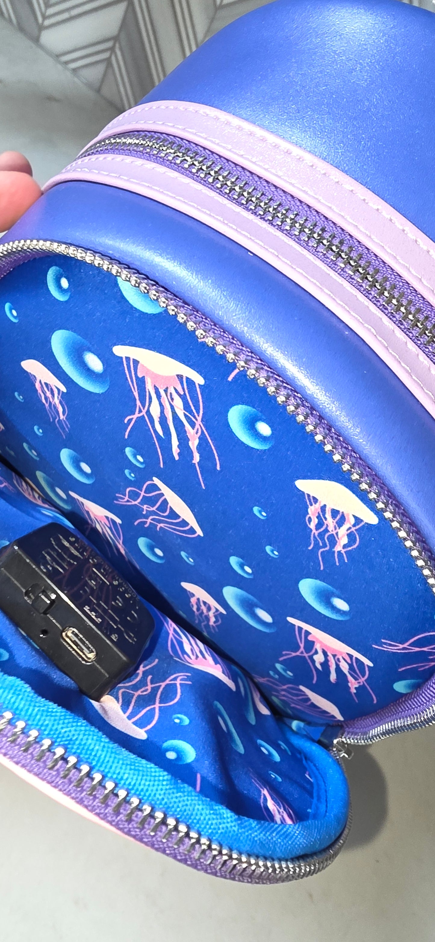 BP: Loungefly Seaworld Jellyfish Lightup Mini Backpack