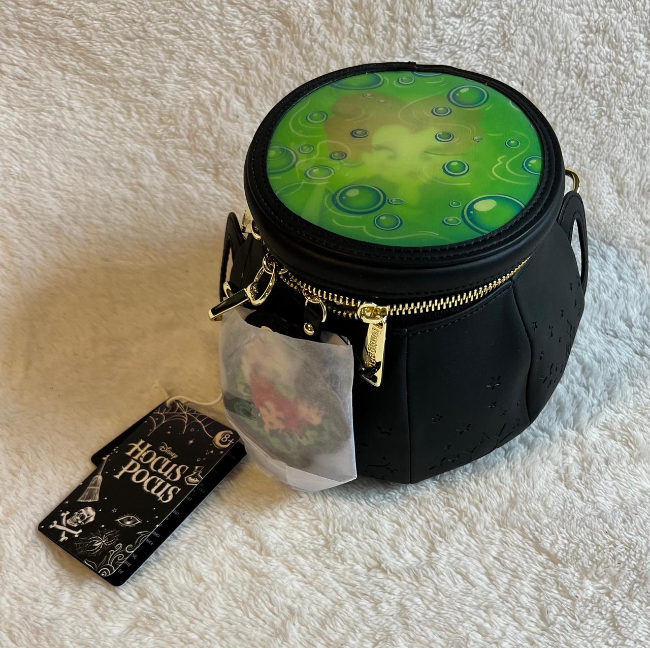 Disney Hocus Pocus Winifred Sanderson Lenticular Cauldron Crossbody Bag