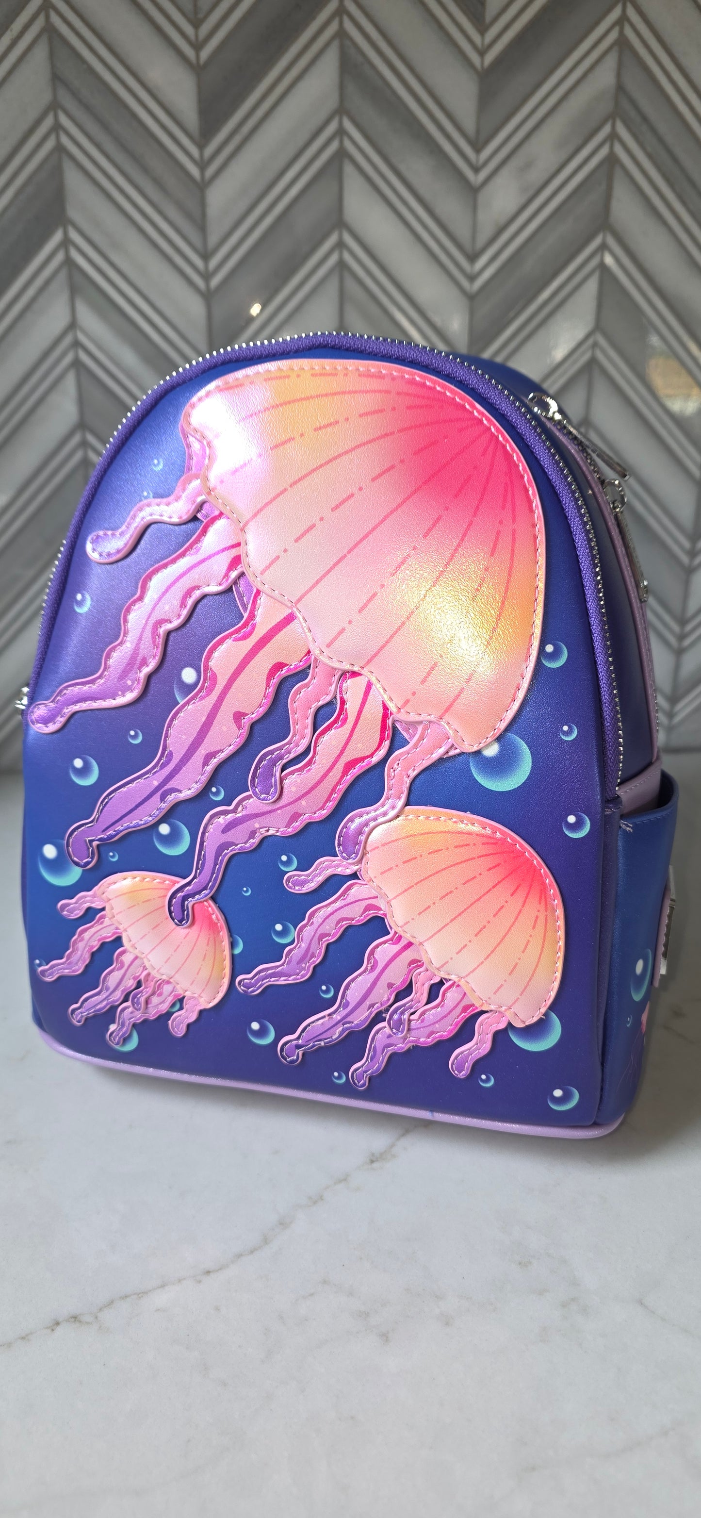 BP: Loungefly Seaworld Jellyfish Lightup Mini Backpack