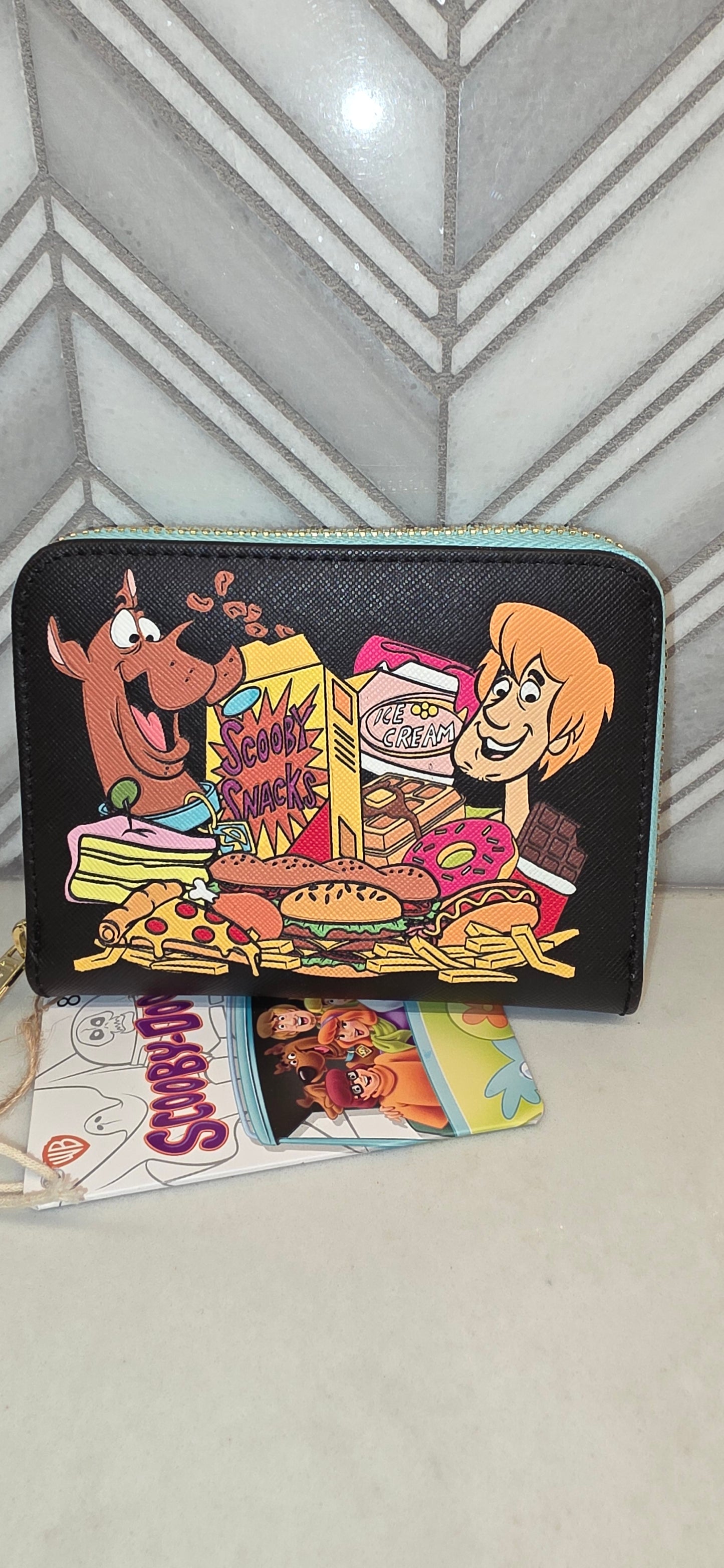 Warner Bros Scooby Doo Munchies Zip Around Wallet