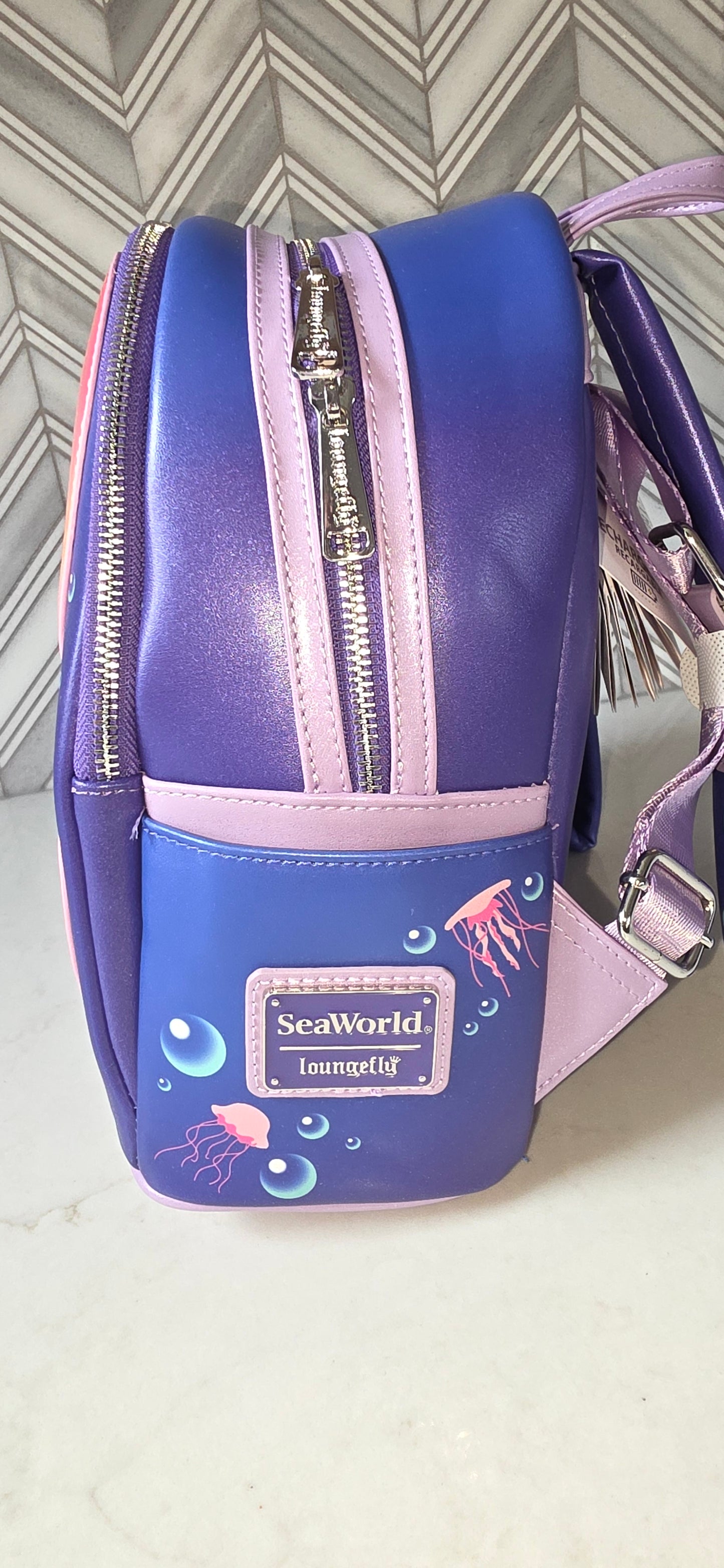 BP: Loungefly Seaworld Jellyfish Lightup Mini Backpack