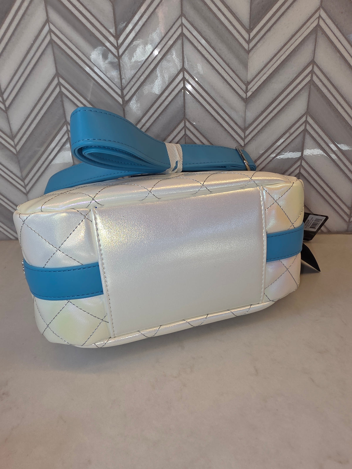 CB: Disney Frozen Elsa Pearlescent Crossbody Bag